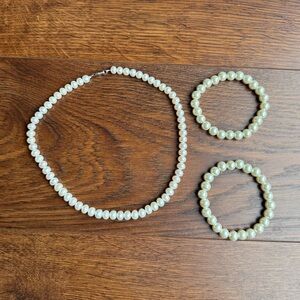 Elegant Pearl Necklace and Bracelet Set